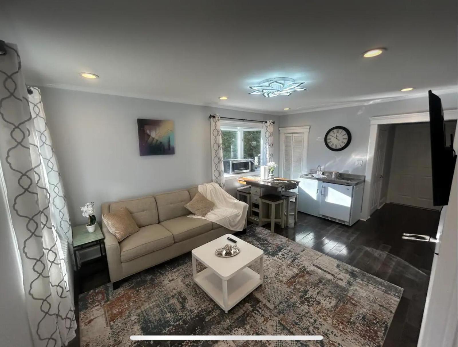 Private Suite In Huntington Station Εξωτερικό φωτογραφία
